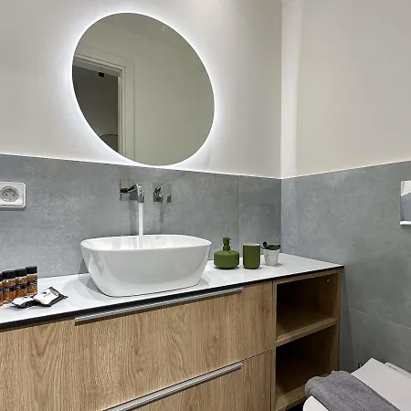 Liv - Modern Comfort Oasis In Pagrati Athens