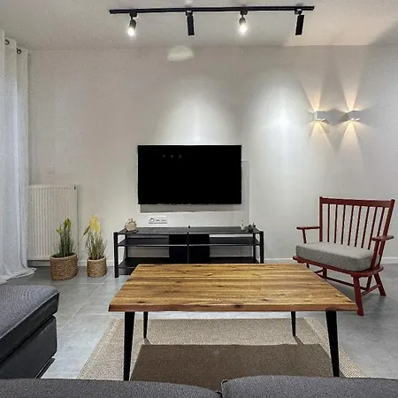 Liv - Modern Comfort Oasis In Pagrati